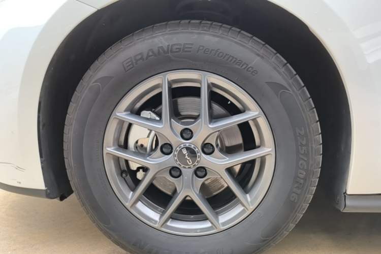 Used BYD Seal 06 New Energy 2024 DM-i 80KM Luxury Model Left Front Wheel Hub