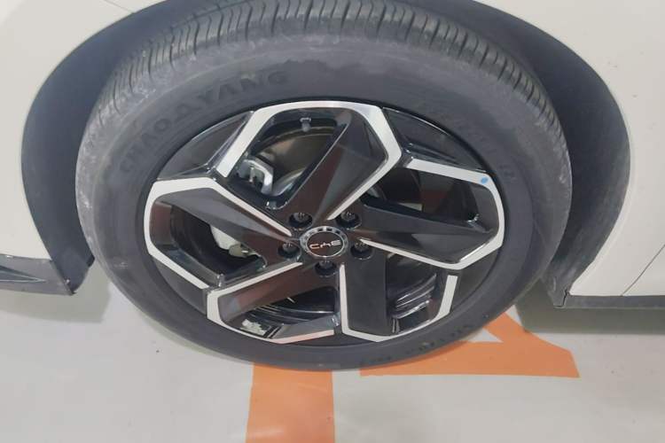 Used BYD Seal 06 New Energy 2024 DM-i 120KM Flagship Model Left Front Wheel Hub