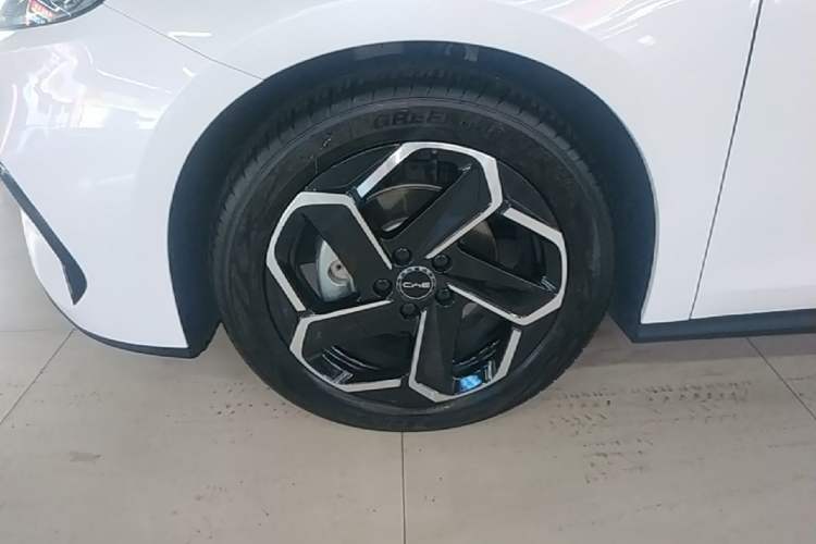 Used BYD Seal 06 New Energy 2024 DM-i 120KM Flagship Model Left Front Wheel Hub