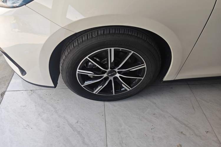 Used BYD Seal 06 New Energy 2024 DM-i 120KM Luxury Model Left Front Wheel Hub