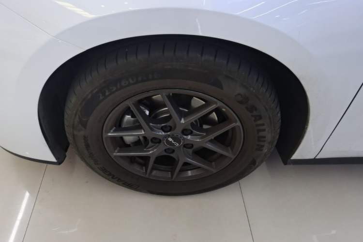 Used BYD Seal 06 New Energy 2024 DM-i 80KM Luxury Model Left Front Wheel Hub