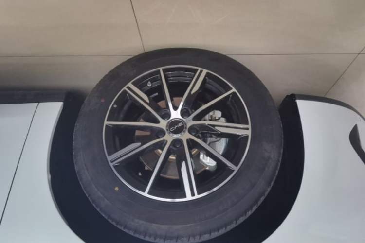 Used BYD Seal 06 New Energy 2024 DM-i 80KM Prestige Model Left Front Wheel Hub