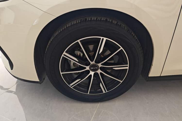 Used BYD Seal 06 New Energy 2024 DM-i 120KM Prestige Model Left Front Wheel Hub
