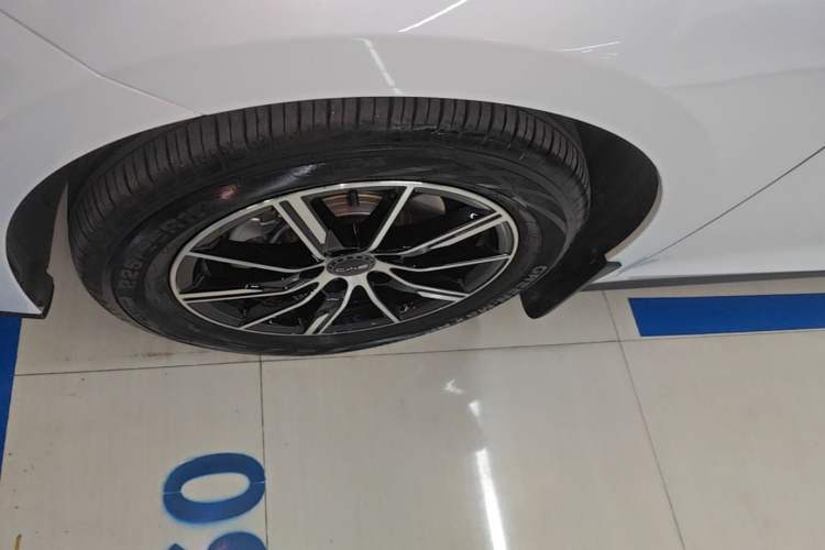 Used BYD Seal 06 New Energy 2024 DM-i 120KM Prestige Model Left Front Wheel Hub