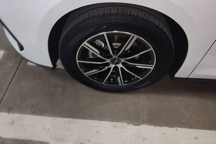 Used BYD Seal 06 New Energy 2024 DM-i 80KM Prestige Model Left Front Wheel Hub