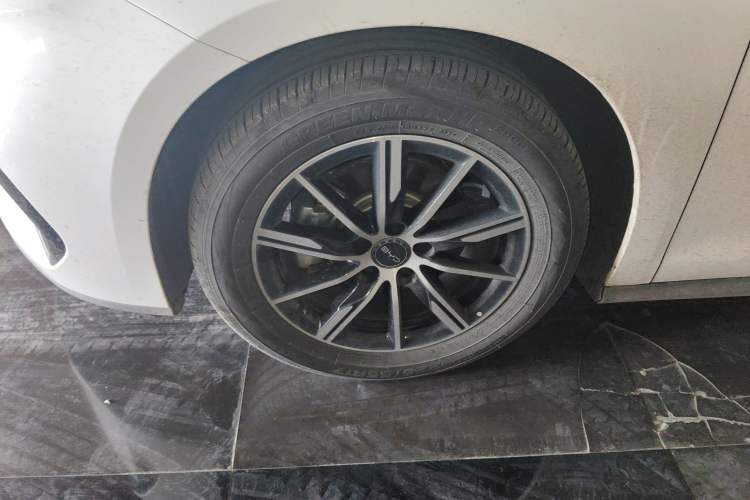 Used BYD Seal 06 New Energy 2024 DM-i 80KM Prestige Model Left Front Wheel Hub
