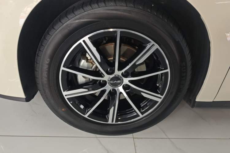 Used BYD Seal 06 New Energy 2024 DM-i 120KM Prestige Model Left Front Wheel Hub