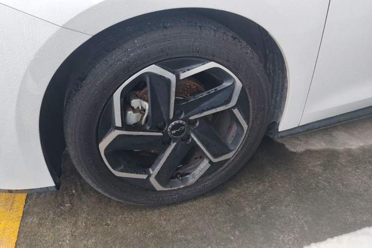 Used BYD Seal 06 New Energy 2024 DM-i 120KM Flagship Model Left Front Wheel Hub