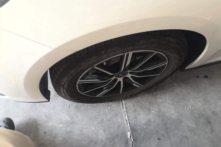 Used BYD Seal 06 New Energy 2024 DM-i 80KM Prestige Model Left Front Wheel Hub