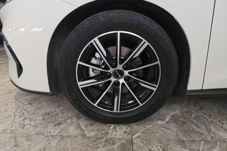 Used BYD Seal 06 New Energy 2024 DM-i 120KM Prestige Model Left Front Wheel Hub