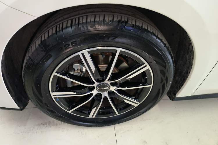 Used BYD Seal 06 New Energy 2024 DM-i 120KM Prestige Model Left Front Wheel Hub