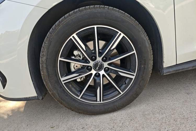 Used BYD Seal 06 New Energy 2024 DM-i 80KM Prestige Model Left Front Wheel Hub