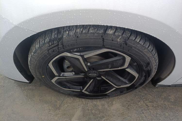 Used BYD Seal 06 New Energy 2024 DM-i 120KM Flagship Model Left Front Wheel Hub
