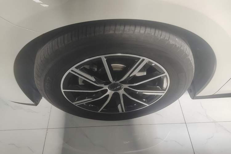 Used BYD Seal 06 New Energy 2024 DM-i 80KM Prestige Model Left Front Wheel Hub