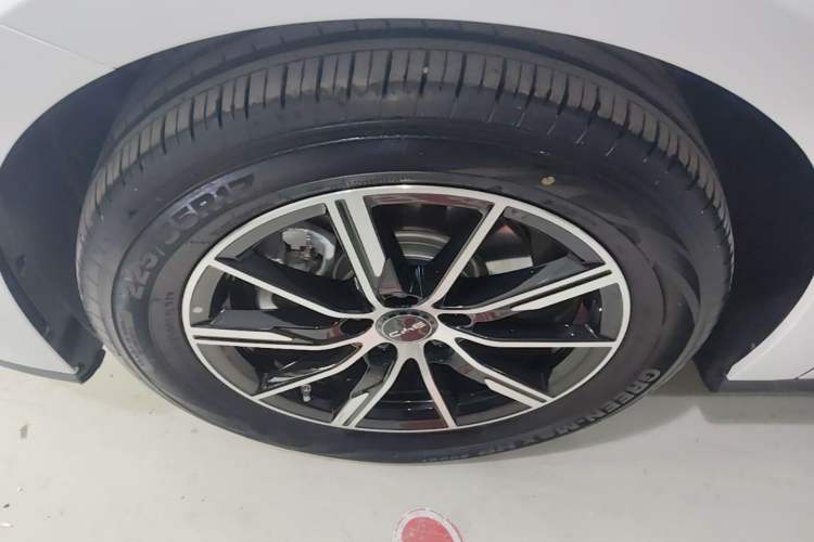 Used BYD Seal 06 New Energy 2024 DM-i 80KM Prestige Model Left Front Wheel Hub