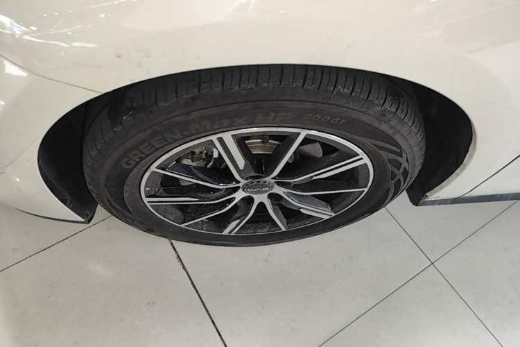 Used BYD Seal 06 New Energy 2024 DM-i 80KM Prestige Model Left Front Wheel Hub