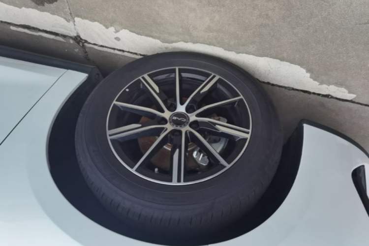 Used BYD Seal 06 New Energy 2024 DM-i 120KM Prestige Model Left Front Wheel Hub
