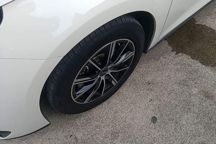 Used BYD Seal 06 New Energy 2024 DM-i 120KM Luxury Model Left Front Wheel Hub