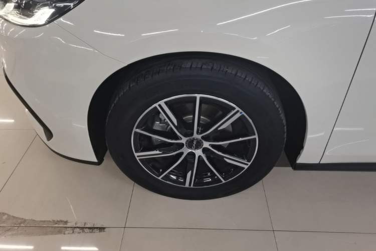 Used BYD Seal 06 New Energy 2024 DM-i 120KM Prestige Model Left Front Wheel Hub