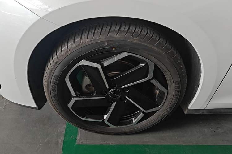 Used BYD Seal 06 New Energy 2024 DM-i 120KM Flagship Model Left Front Wheel Hub