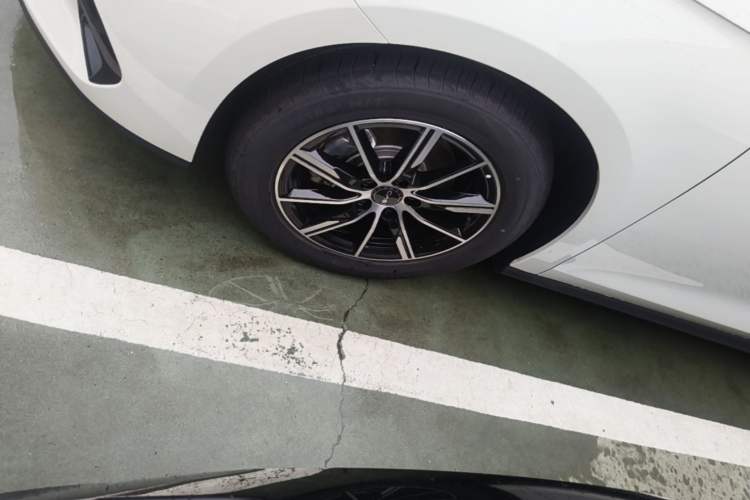 Used BYD Seal 06 New Energy 2024 DM-i 120KM Prestige Model Left Front Wheel Hub