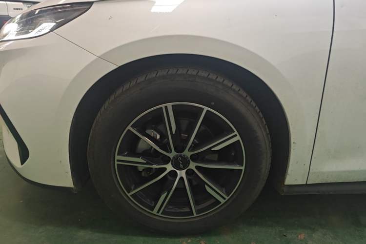 Used BYD Seal 06 New Energy 2024 DM-i 120KM Prestige Model Left Front Wheel Hub