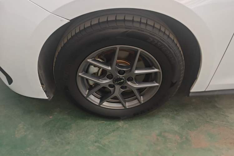 Used BYD Seal 06 New Energy 2024 DM-i 80KM Luxury Model Left Front Wheel Hub