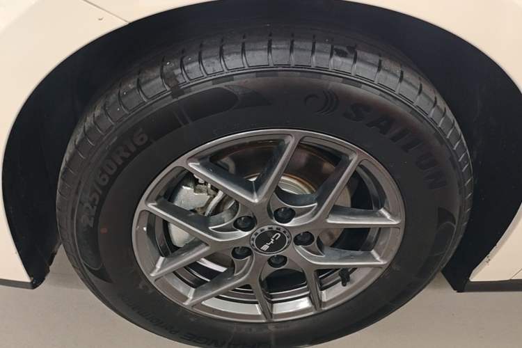 Used BYD Seal 06 New Energy 2024 DM-i 80KM Luxury Model Left Front Wheel Hub
