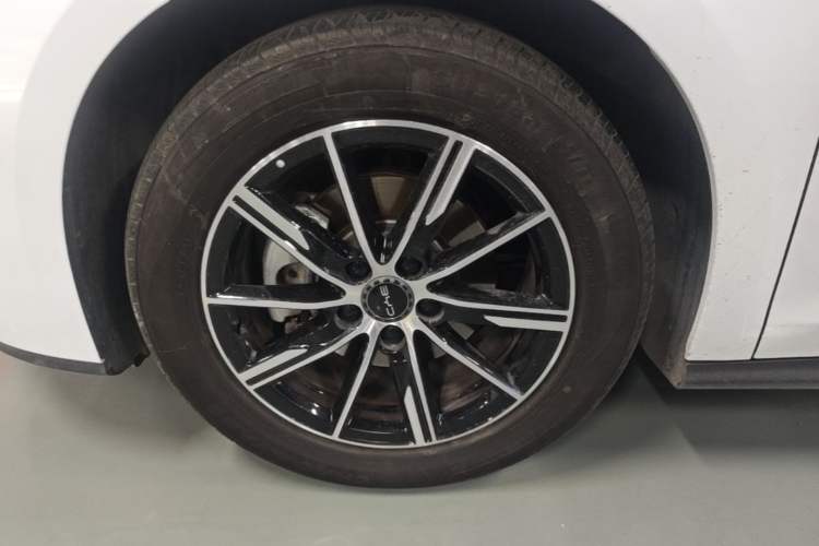 Used BYD Seal 06 New Energy 2024 DM-i 120KM Prestige Model Left Front Wheel Hub