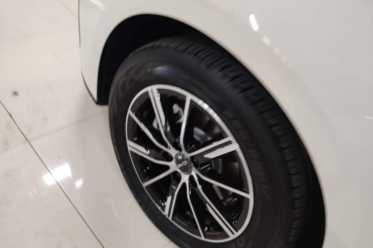 Used BYD Seal 06 New Energy 2024 DM-i 80KM Prestige Model Left Front Wheel Hub