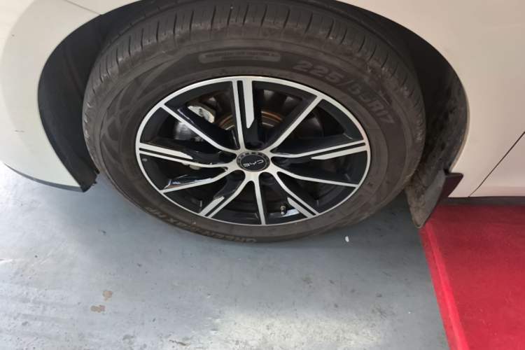 Used BYD Seal 06 New Energy 2024 DM-i 120KM Prestige Model Left Front Wheel Hub