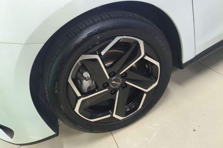 Used BYD Seal 06 New Energy 2024 DM-i 120KM Flagship Model Left Front Wheel Hub