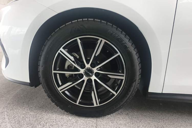Used BYD Seal 06 New Energy 2024 DM-i 80KM Prestige Model Left Front Wheel Hub