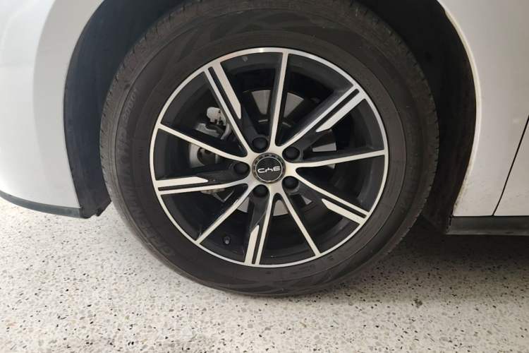 Used BYD Seal 06 New Energy 2024 DM-i 80KM Prestige Model Left Front Wheel Hub