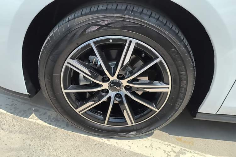 Used BYD Seal 06 New Energy 2024 DM-i 120KM Prestige Model Left Front Wheel Hub