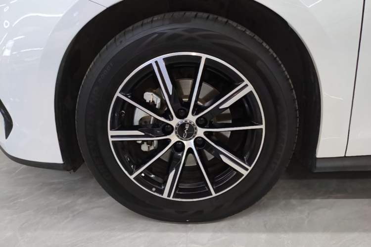 Used BYD Seal 06 New Energy 2024 DM-i 120KM Prestige Model Left Front Wheel Hub