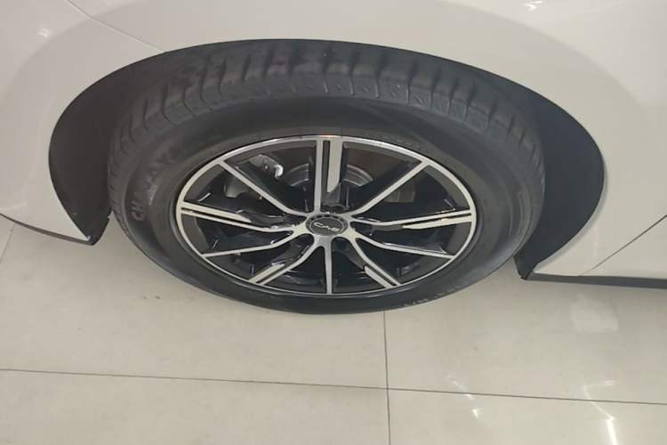 Used BYD Seal 06 New Energy 2024 DM-i 80KM Prestige Model Left Front Wheel Hub