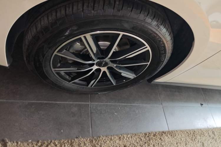 Used BYD Seal 06 New Energy 2024 DM-i 120KM Prestige Model Left Front Wheel Hub