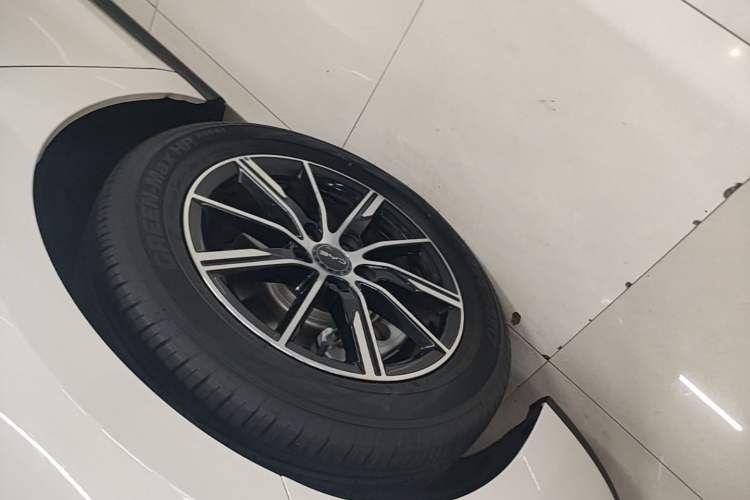 Used BYD Seal 06 New Energy 2024 DM-i 120KM Prestige Model Left Front Wheel Hub