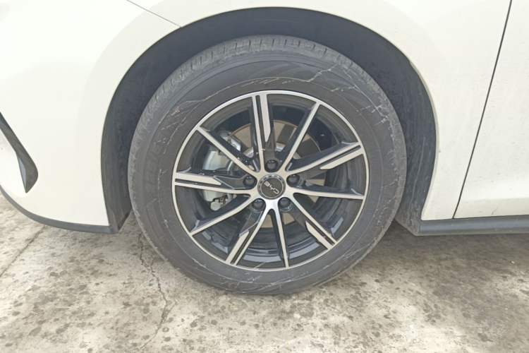 Used BYD Seal 06 New Energy 2024 DM-i 120KM Prestige Model Left Front Wheel Hub