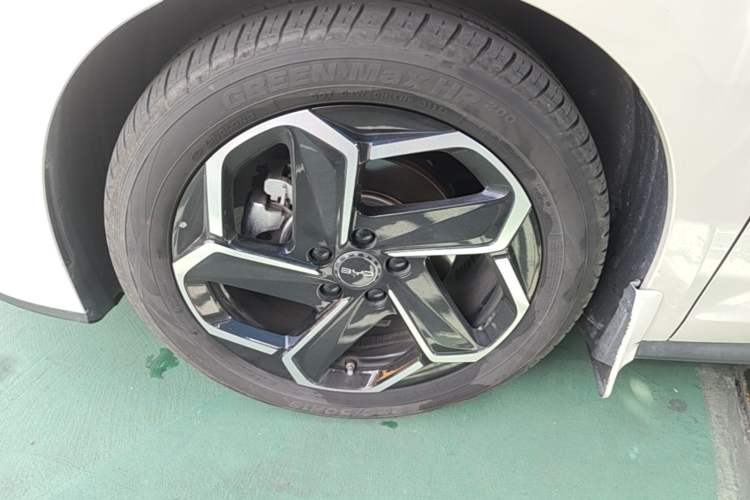 Used BYD Seal 06 New Energy 2024 DM-i 120KM Flagship Model Left Front Wheel Hub