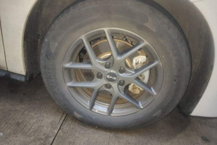 Used BYD Seal 06 New Energy 2024 DM-i 80KM Luxury Model Right Front Wheel Hub