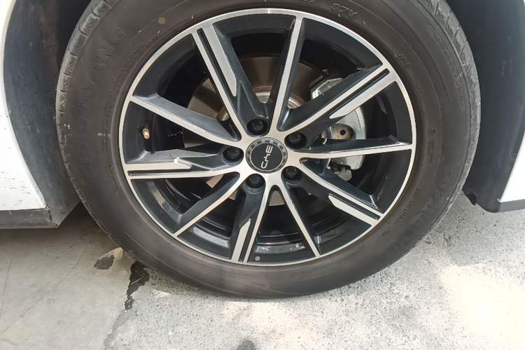 Used BYD Seal 06 New Energy 2024 DM-i 120KM Prestige Model Right Front Wheel Hub