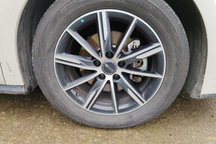 Used BYD Seal 06 New Energy 2024 DM-i 80KM Prestige Model Right Front Wheel Hub