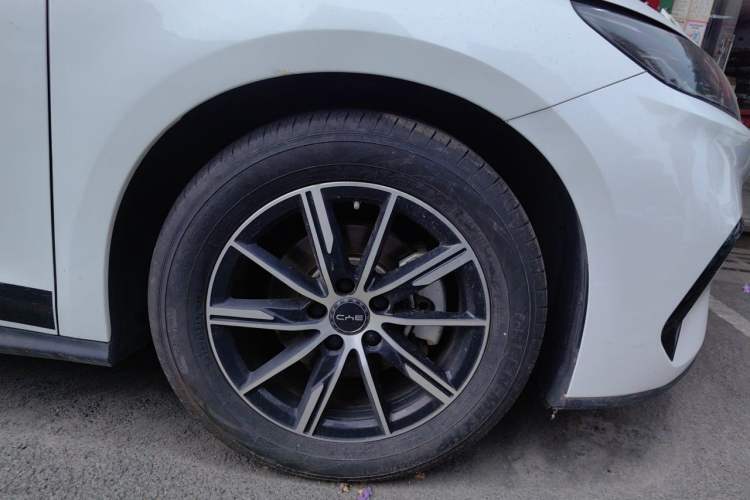 Used BYD Seal 06 New Energy 2024 DM-i 120KM Prestige Model Right Front Wheel Hub