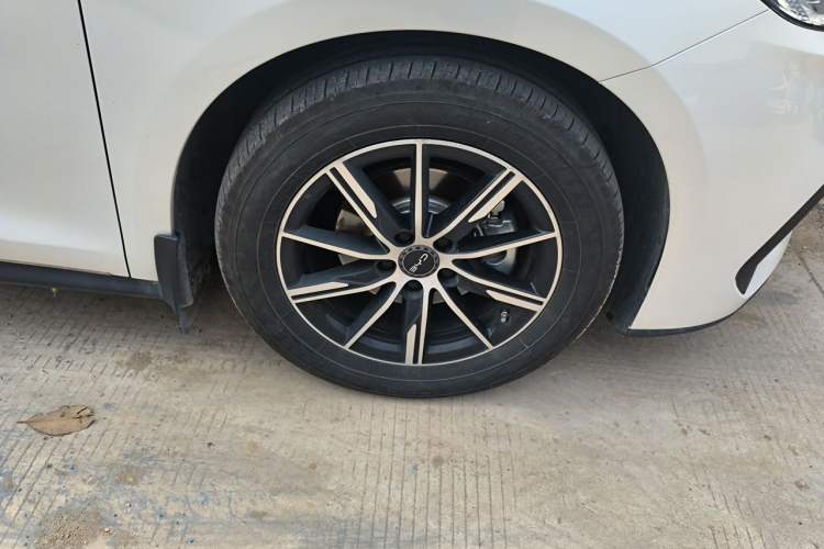Used BYD Seal 06 New Energy 2024 DM-i 80KM Prestige Model Right Front Wheel Hub