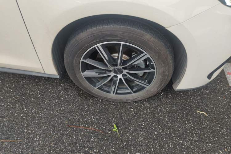 Used BYD Seal 06 New Energy 2024 DM-i 80KM Prestige Model Right Front Wheel Hub