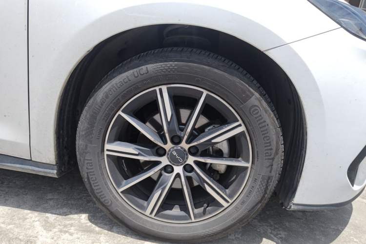 Used BYD Seal 06 New Energy 2024 DM-i 120KM Prestige Model Right Front Wheel Hub