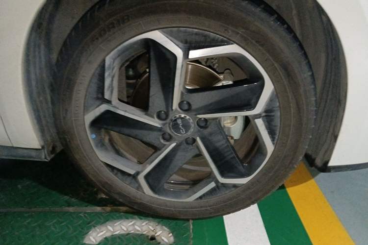 Used BYD Seal 06 New Energy 2024 DM-i 120KM Flagship Model Right Front Wheel Hub