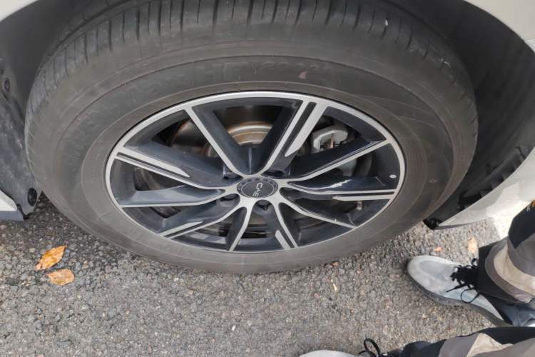 Used BYD Seal 06 New Energy 2024 DM-i 120KM Prestige Model Right Front Wheel Hub